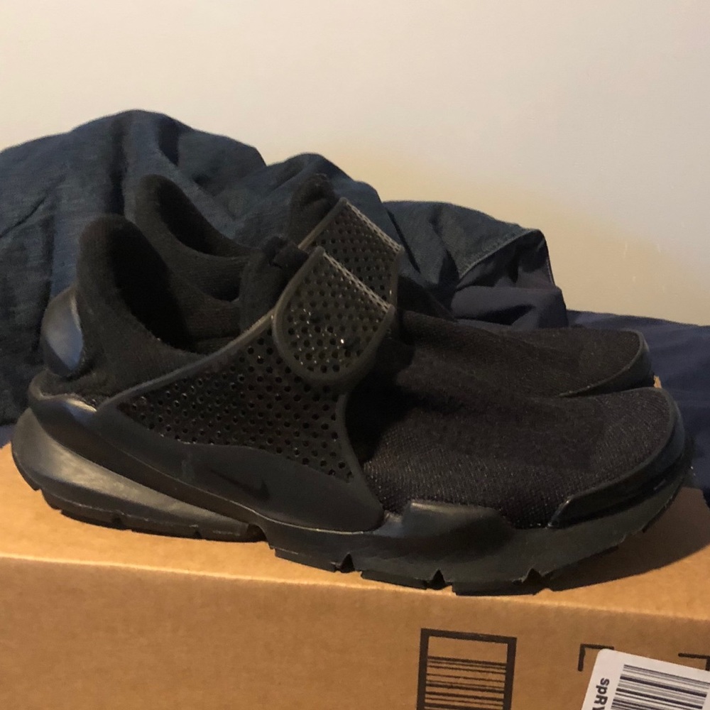 Men Nike sock darts
